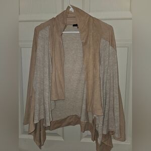 4/$20 Women's Tan and Cream Sweater